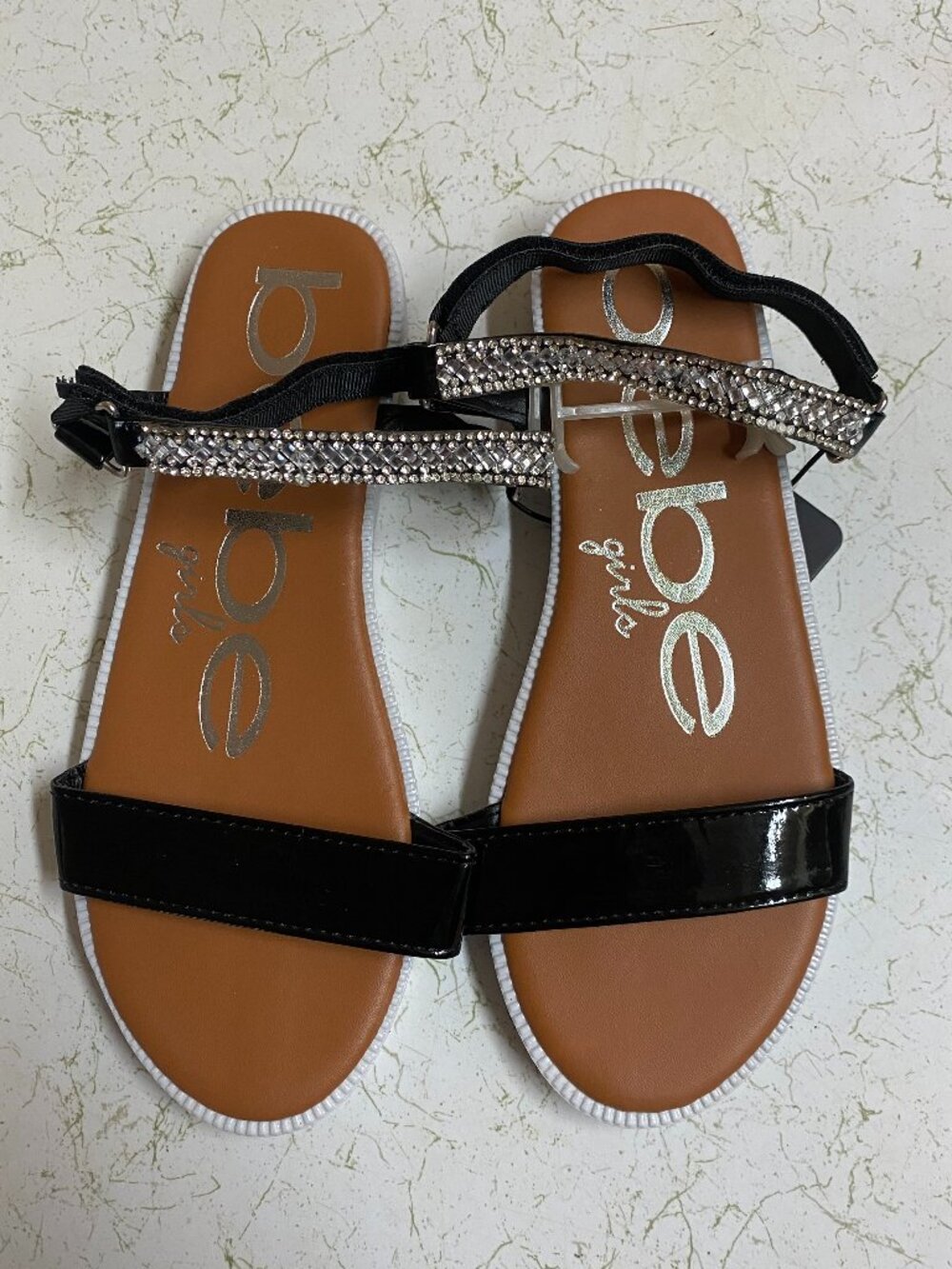 BEBE GIRLS SIZE 3 BLACK & SILVER STRAP SANDALS